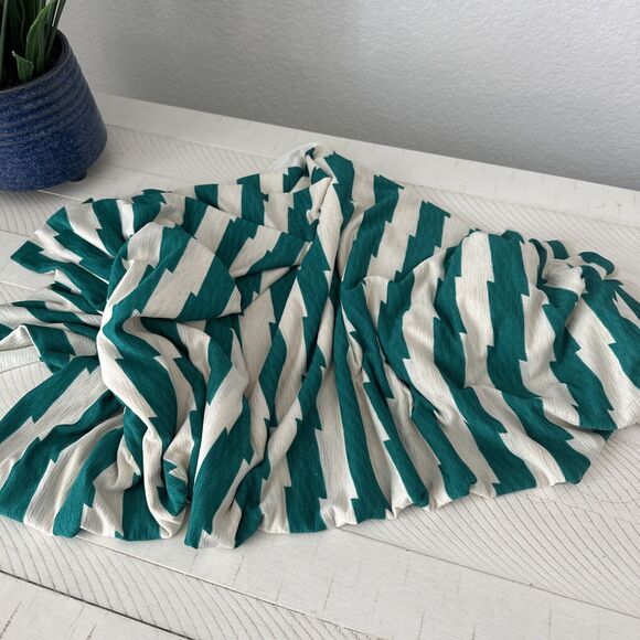 2 YARDS and 30" Wide Fabric Stretch Lightweight Polyester Green White Zig Zag - Picture 6 of 9